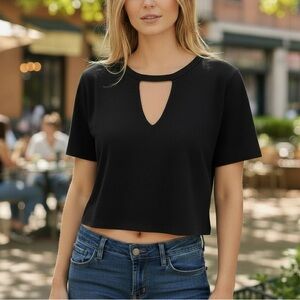 NYTT TEE WITH KEYHOLE CUT OUT